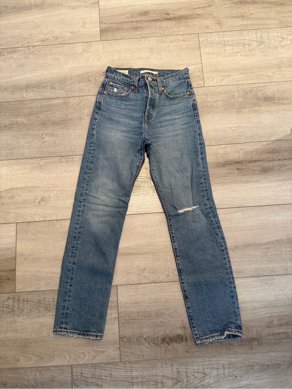 Women’s Levi’s Wedgie Straight Jean with Subtle Distressing - Size 23 x 28